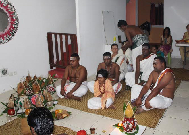 Swami Dikshai: Des jeunes hindous initiés par un swami au Gol 