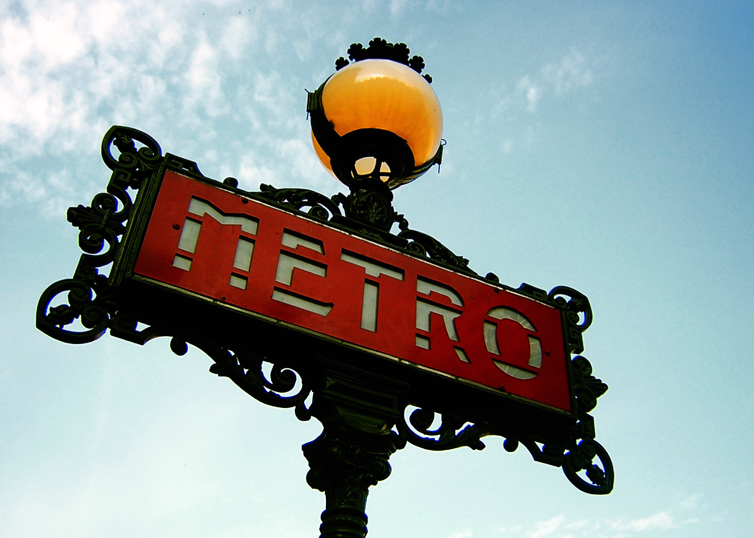 Paris : Une fausse bombe avec une antenne et des fils découverte dans le métro