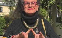 Mort d’Hélène Hazera à 74 ans : une voix pionnière du journalisme et des luttes trans s’éteint