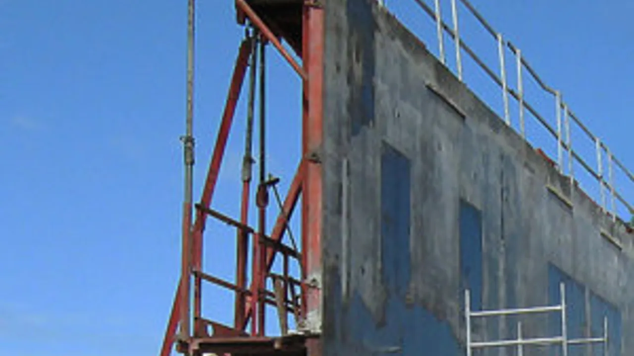 4547120-6811247