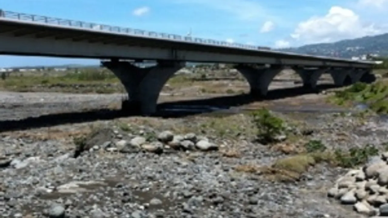6236500-9318233