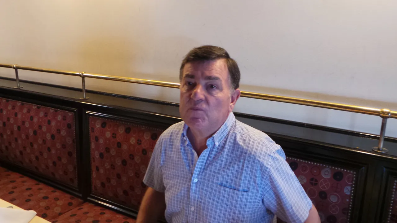 7090764-10856805