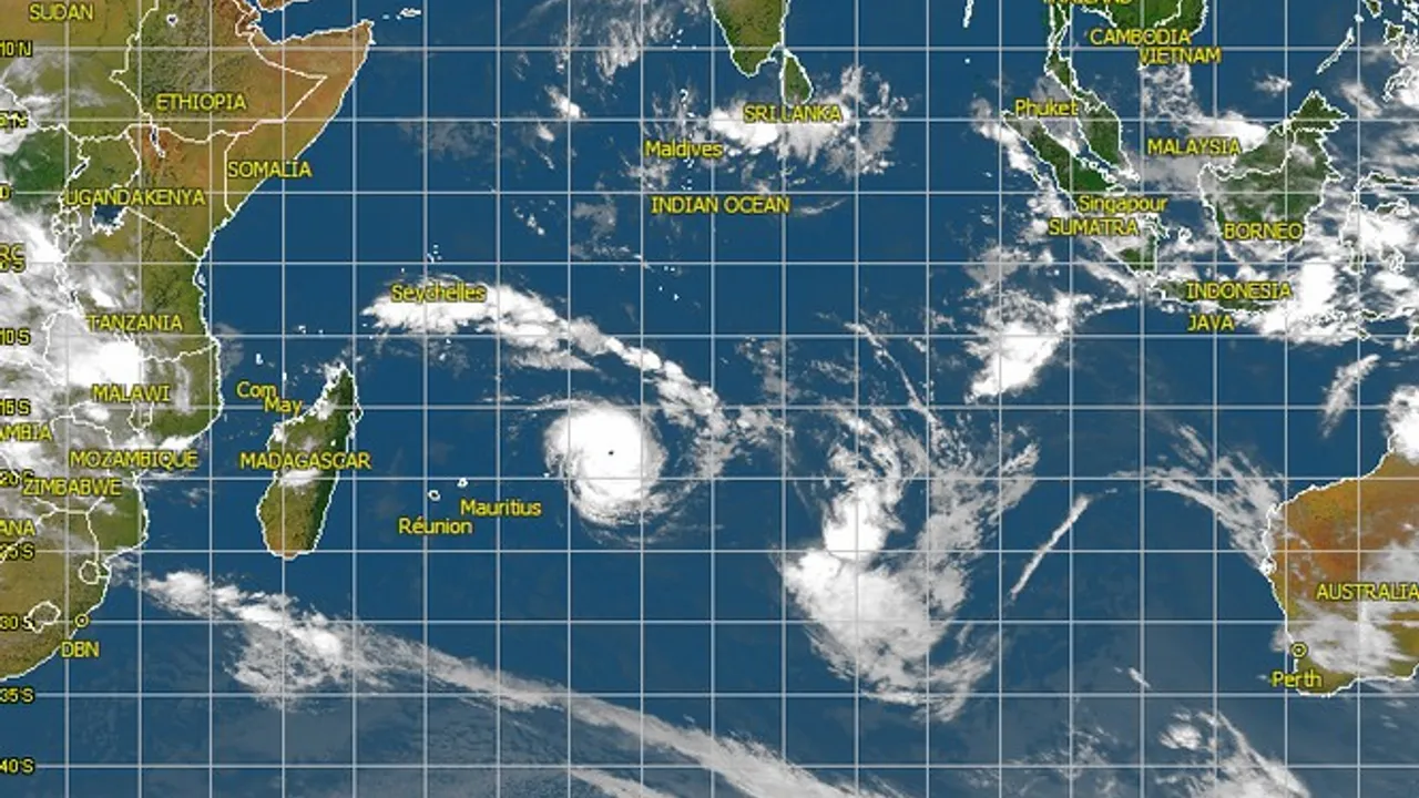 7408087-11412219