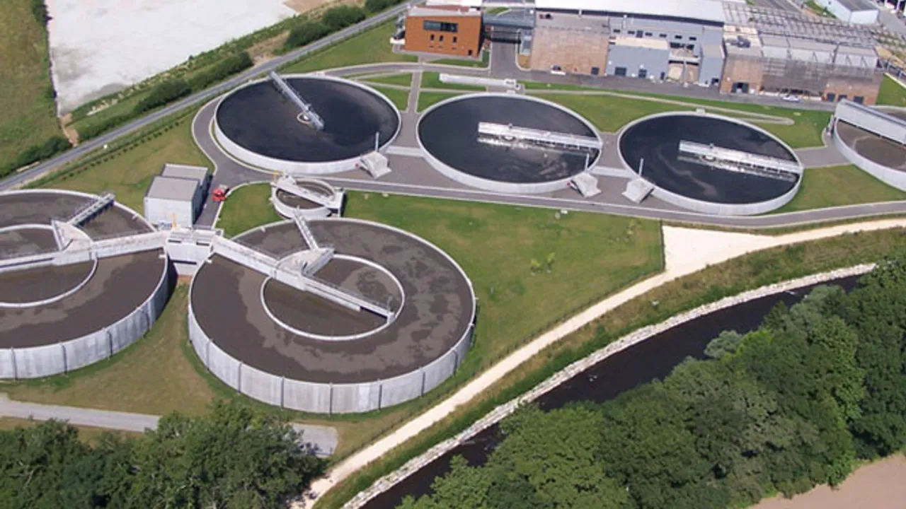 7604114-11744119 Plan Eau Dom