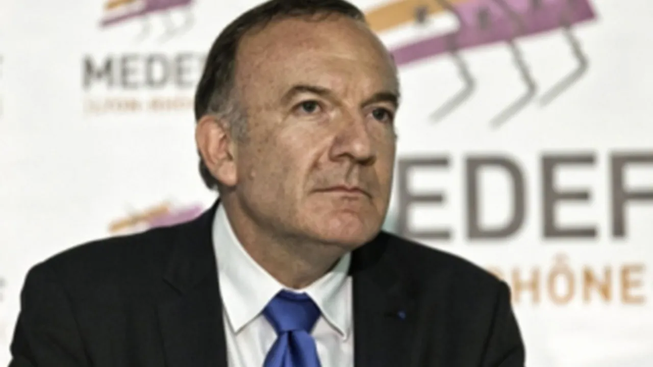 8338167-13062676