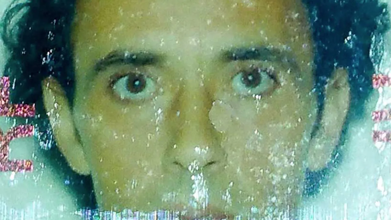 8438841-13249587