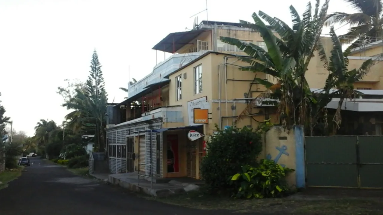 8458005-13284494