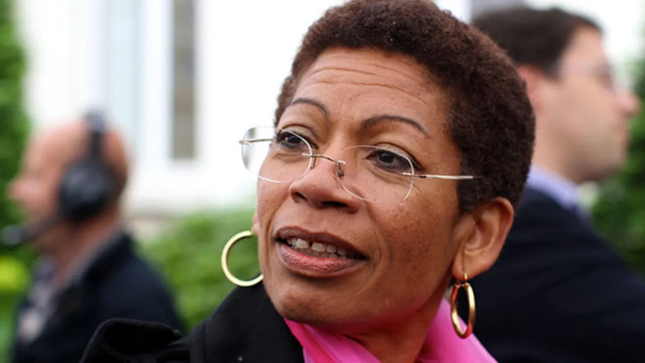 9497870-15244342