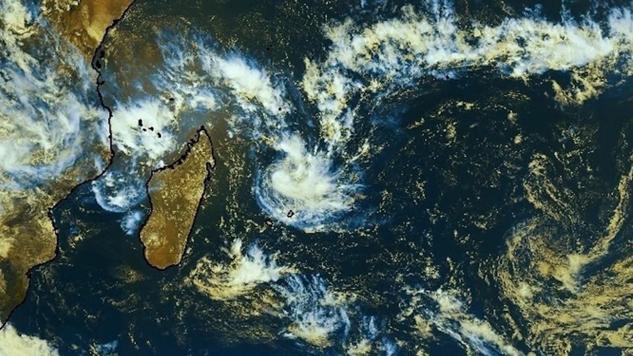 11108180-18433085