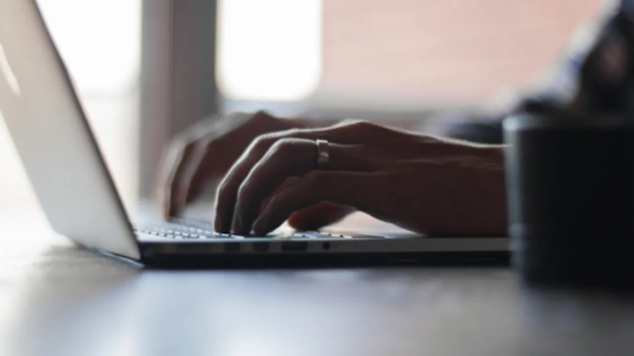 11134952-18484637