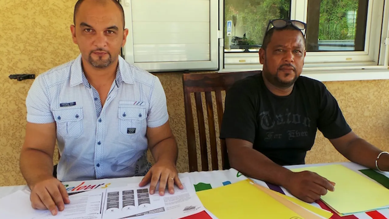 11312827-18840435