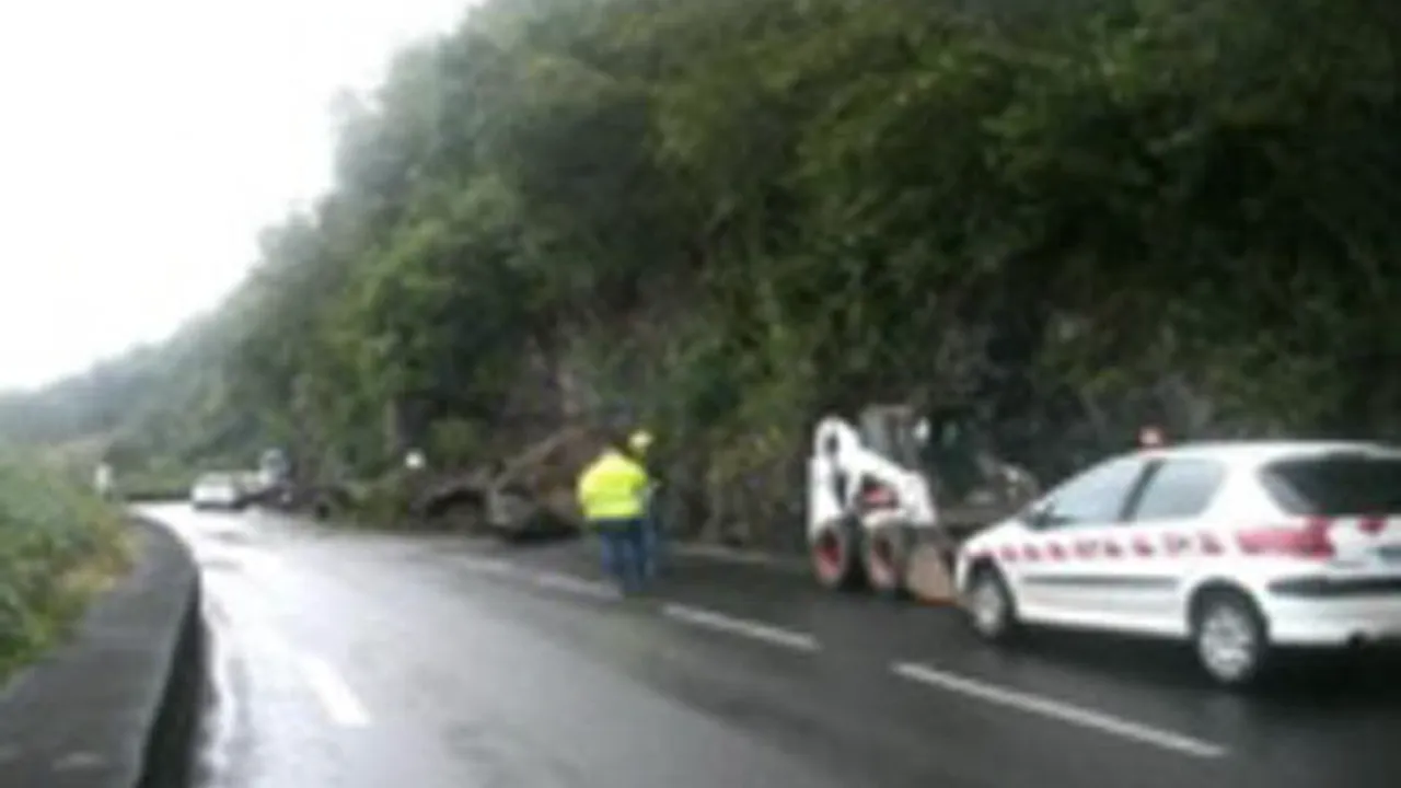 13064509-19770827