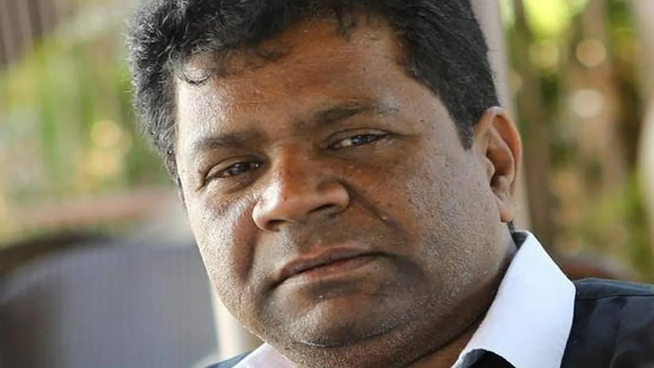 13194360-19812871