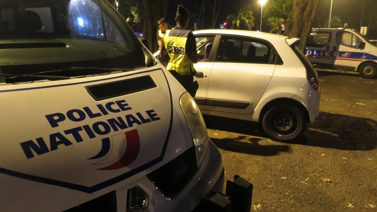 13718484-20026204