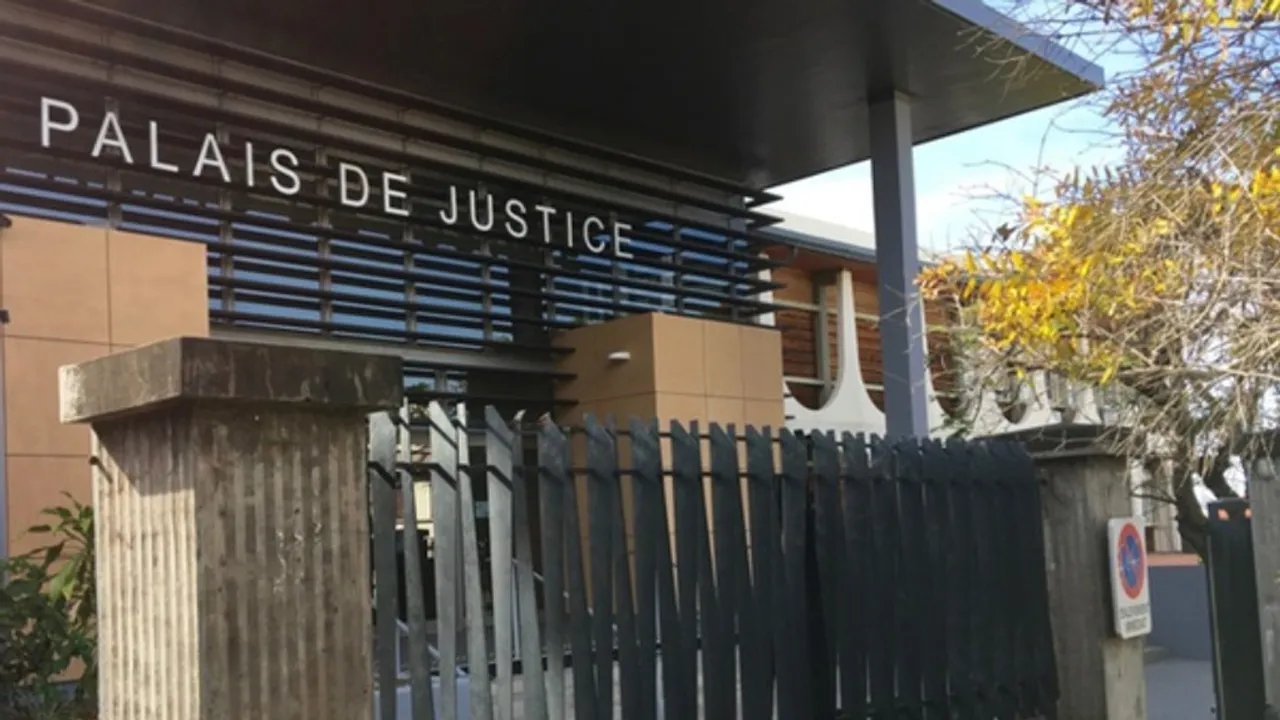 19895079-23595444