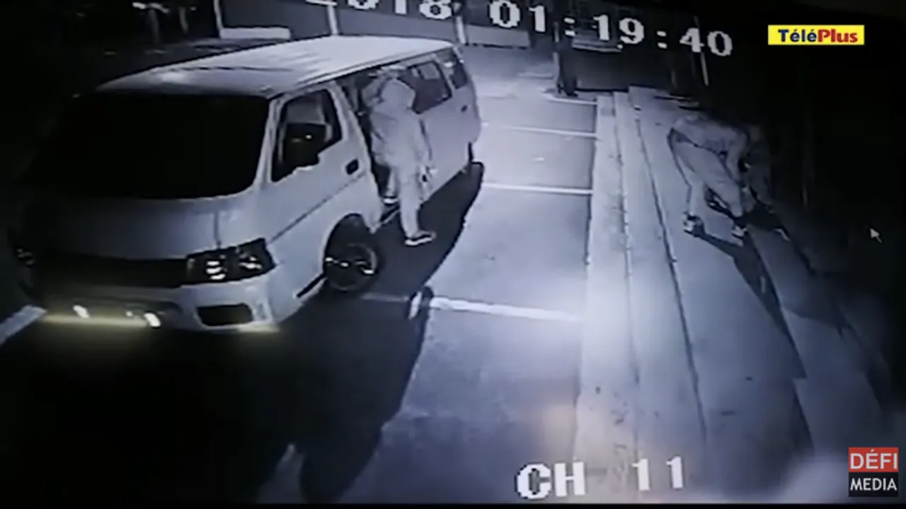 22123367-24950775