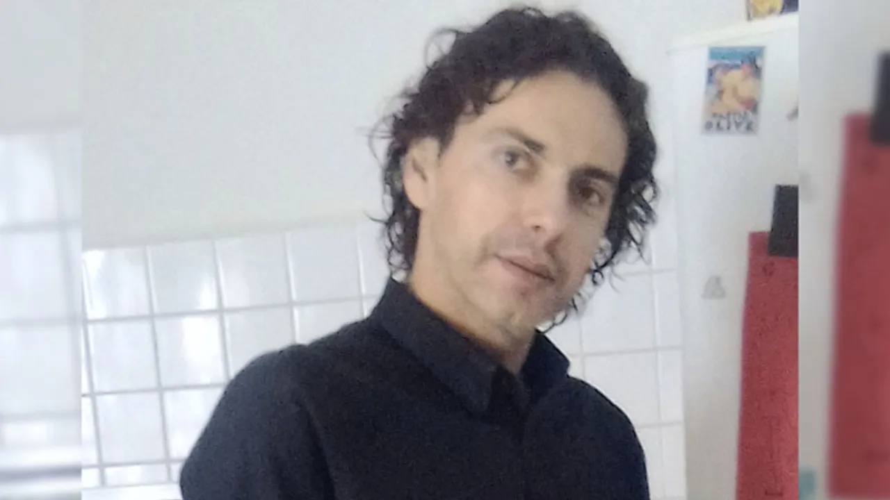 24873522-26464399