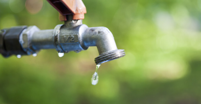 26856352-27373901