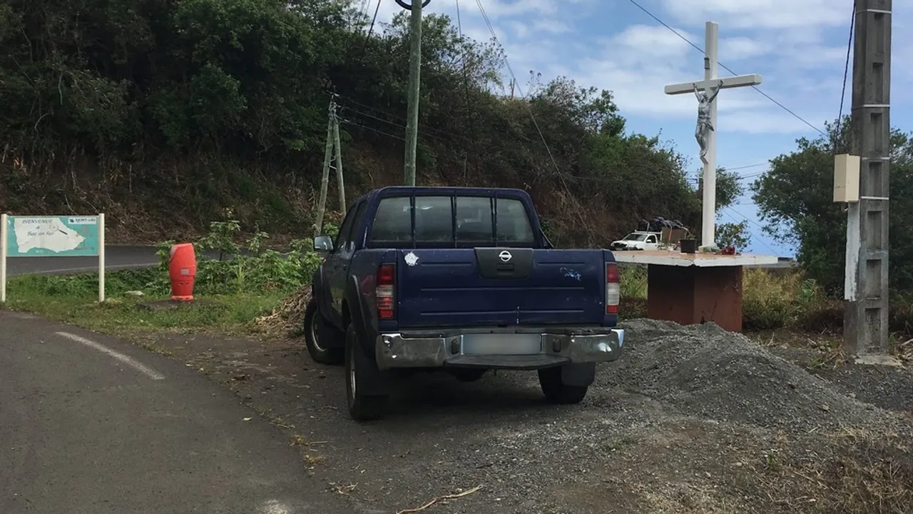 27631772-27714384