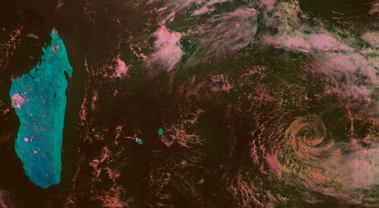 42557386-35441400