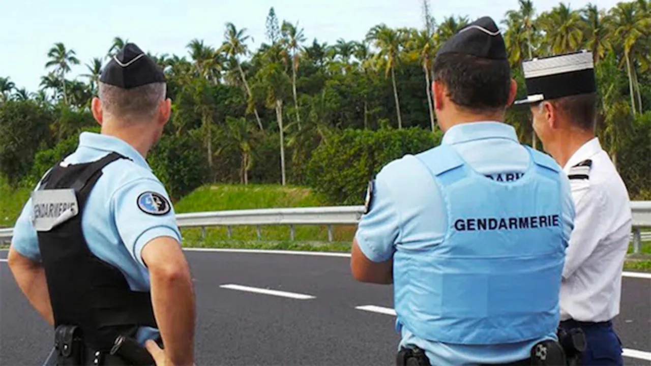 49249073-38366077