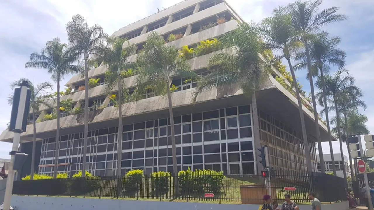 55376111-41473376