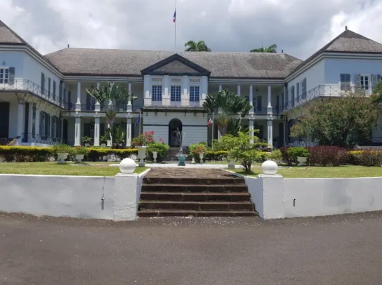 56982777-42299478