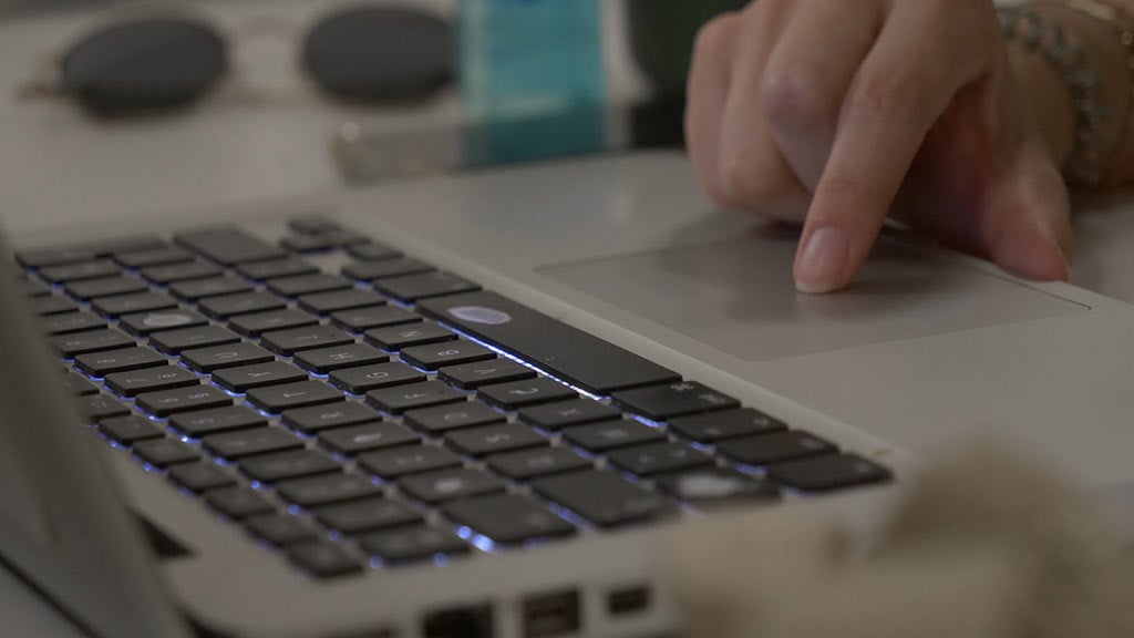 Ordinateur_Clavier_Main_2