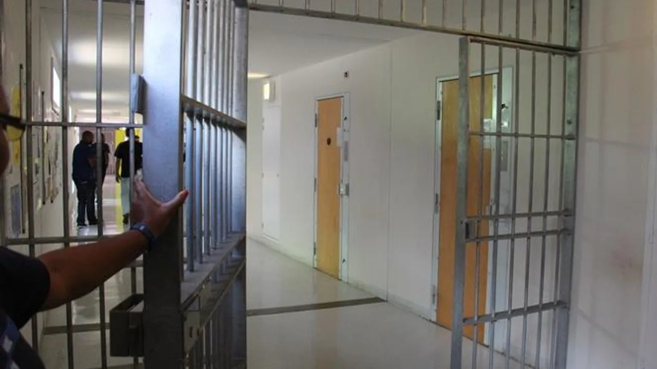 prison illustration Escroquerie : il poste une fausse annonce de logement