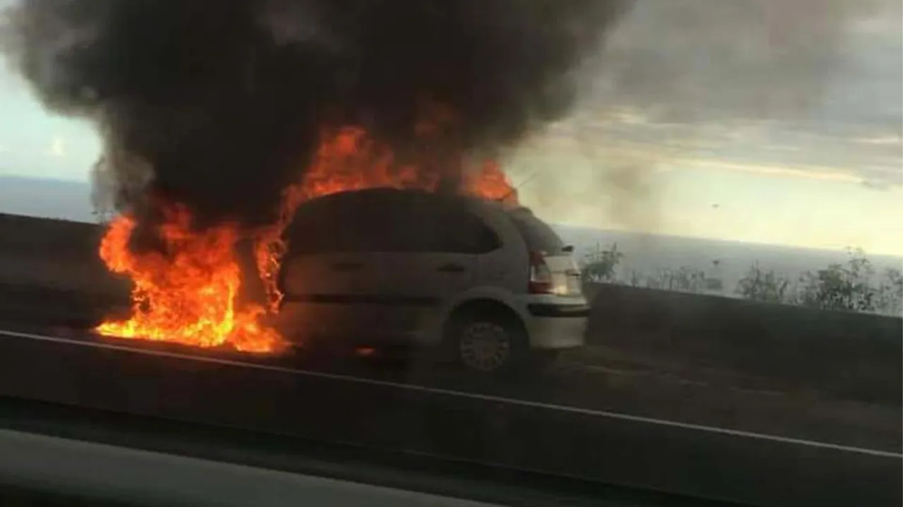 voiture feu route tamarins