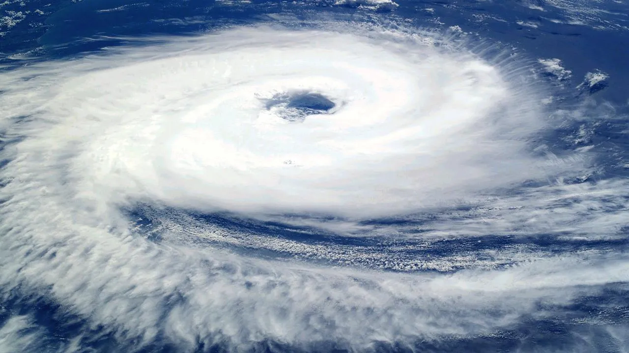 cyclone pixabay