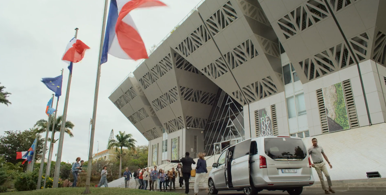 La Pyramide inversée dans le film de Jonathan Cohen PEC Pyramide inversée
