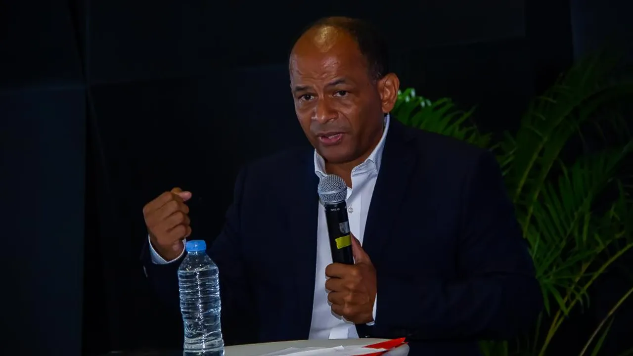 Emmanuel Séraphin Emmanuel Séraphin, maire de Saint-Paul et secrétaire général de PLR
