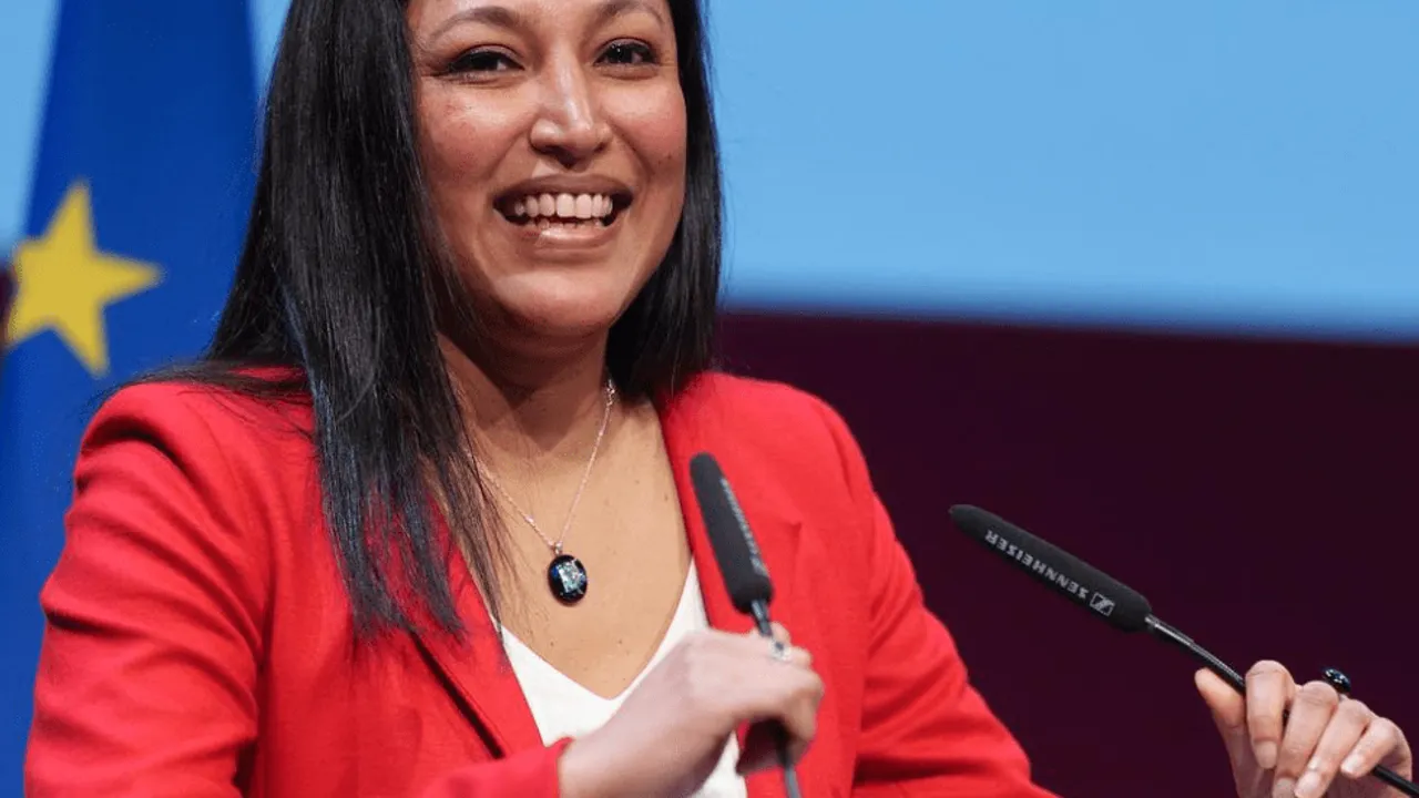 la-reunionnaise-corinne-narassiguin-est-candidate-en-seine-saint-denis