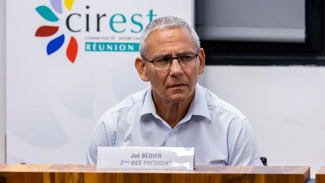Joé Bédier porte plainte contre X