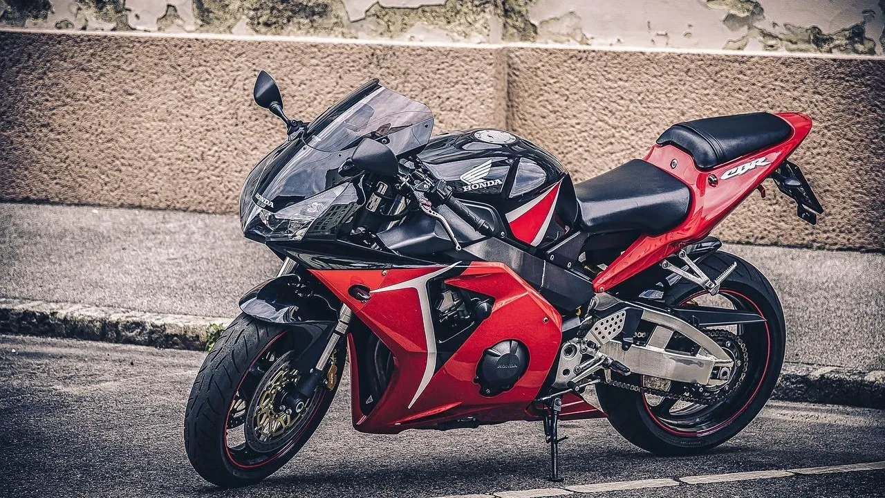 motorbike-932690_1280
