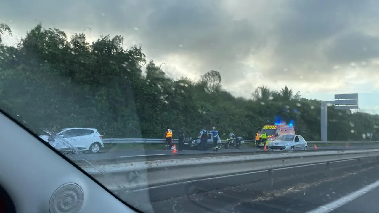 Bouchons monstres suite à circulation arrêté à Quartier Français