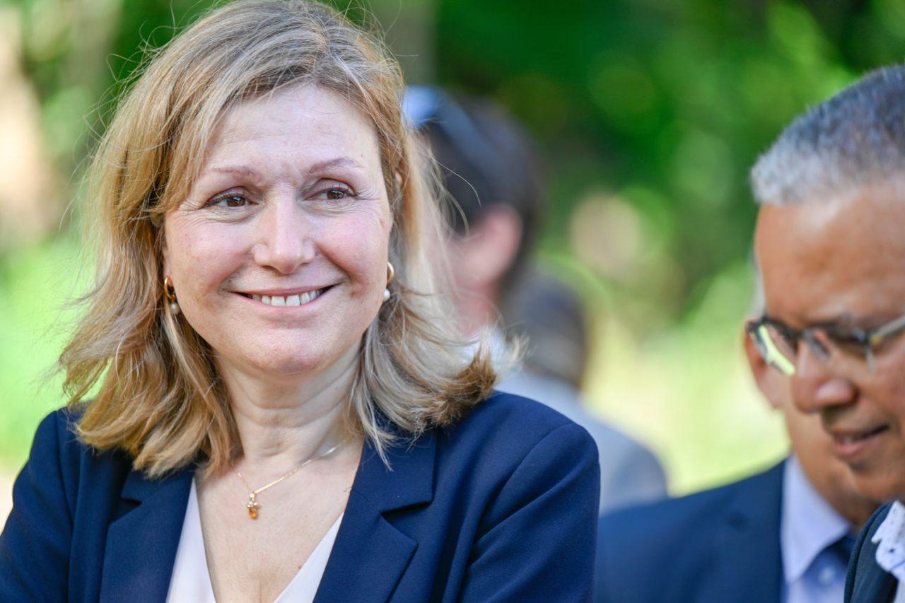 Yael Braun-Pivet La présidente de l’Assemblée Nationale Yael Braun-Pivet est en visite pour deux jour à l'ile de la Reunion. Elle a visite ce mardi le site du Lazaret de la Grande Chaloupe à La Possession, lieu de transit des engagés . Une visite qui constitue une première pour une personnalité de ce rang lors d’un voyage officiel.