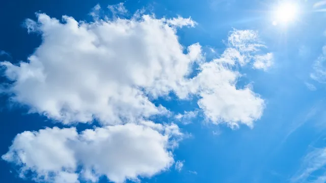 ete-beaux-nuages-jour-lumineux_1122-2339