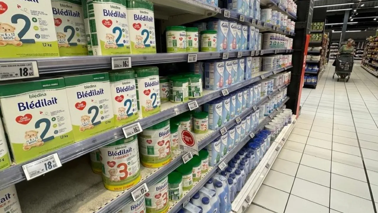 lait bébé- grande surface L'alimentation adaptée à bébé représente un coût