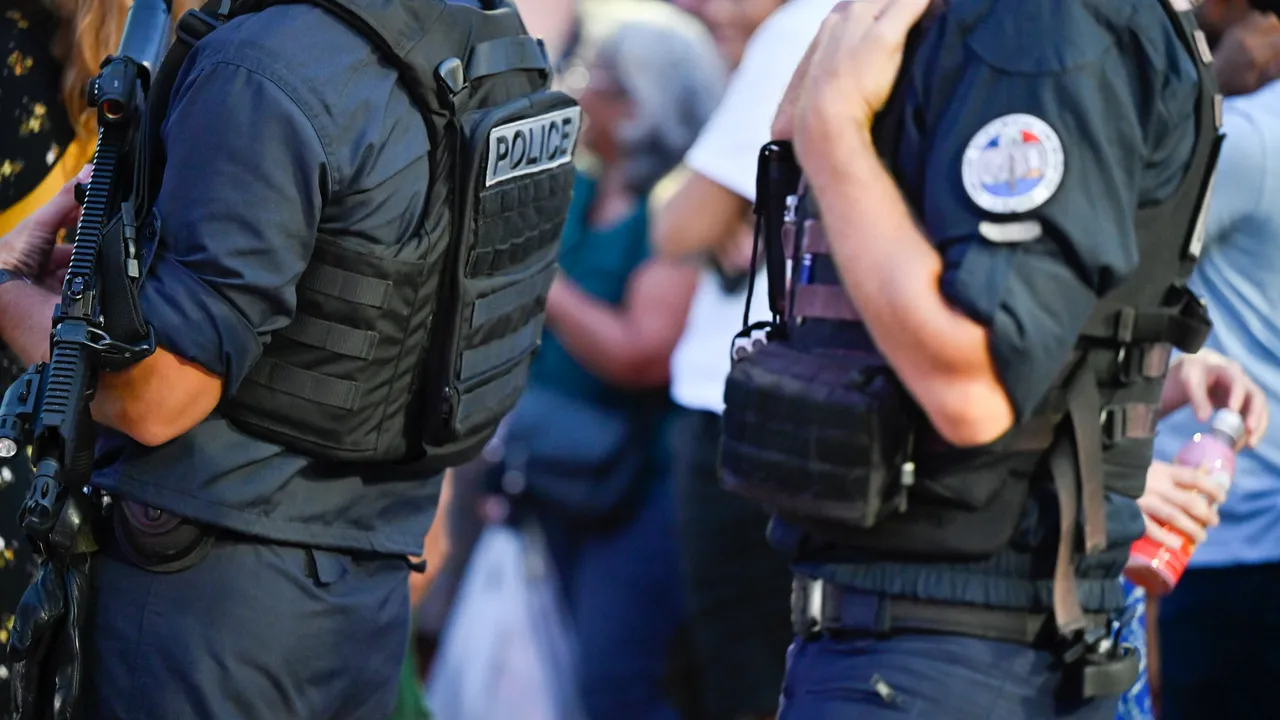 POLICE-24 Police