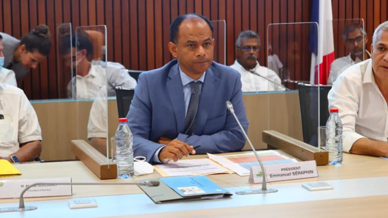 M. Abdeali Goulamaly a été élu Président d’Honneur du Conseil de Développement du Territoire de l’Ouest en mars 2022 Emmanuel Séraphin chevalier de la légion d'honneur.
