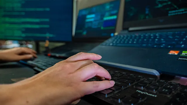 Pirate_Informatique_Ordinateur_Hacker Tamponnais