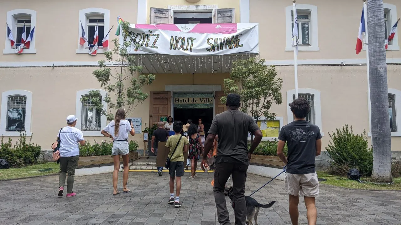 manifestation protege nout savane Saint-Paul