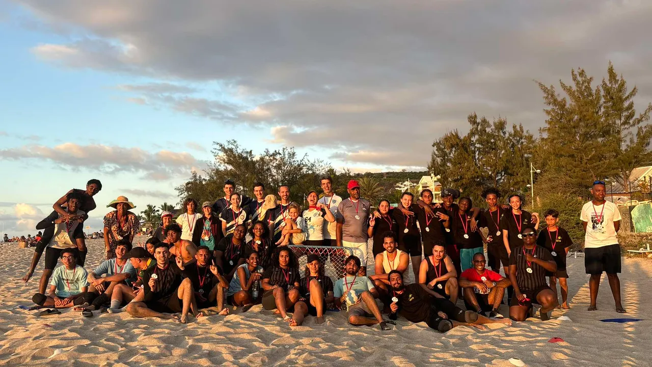 1000011679 Beach Tchoukball