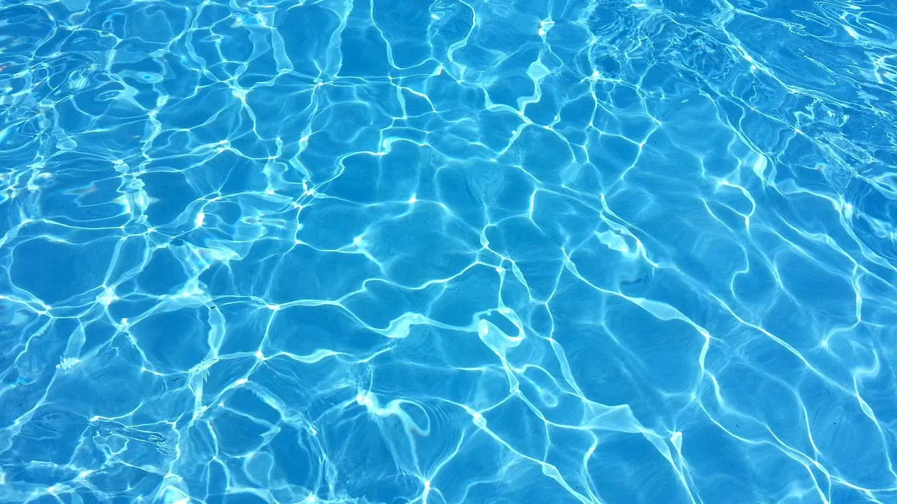 piscine Une fillette sauvée de la noyade