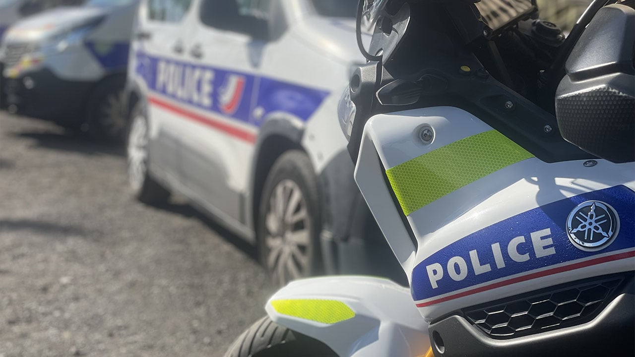 Contrôle de Police contre la conduite addictive