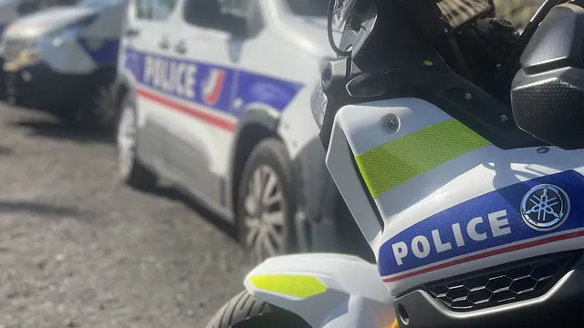 Contrôle de Police Contrôle de Police contre la conduite addictive
