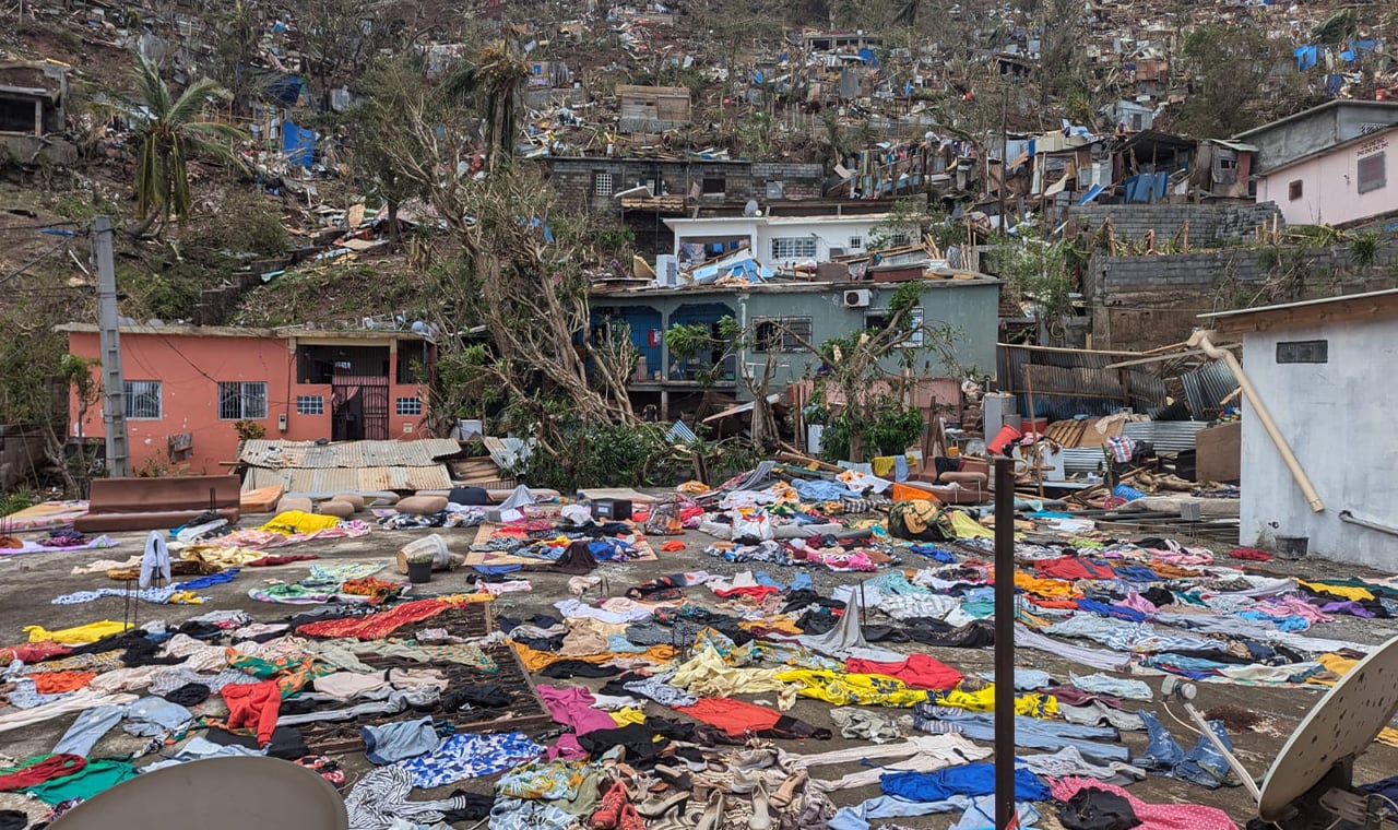 Décombre à Mayotte après Chido