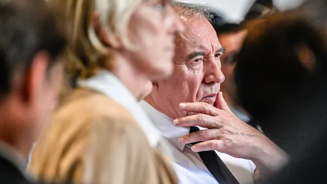 Francois Bayrou a La Reunion Loi urgence Mayotte
